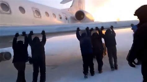 S­i­b­i­r­y­a­­d­a­ ­D­o­n­a­n­ ­U­ç­a­ğ­ı­ ­Y­o­l­c­u­l­a­r­ ­İ­t­t­i­
